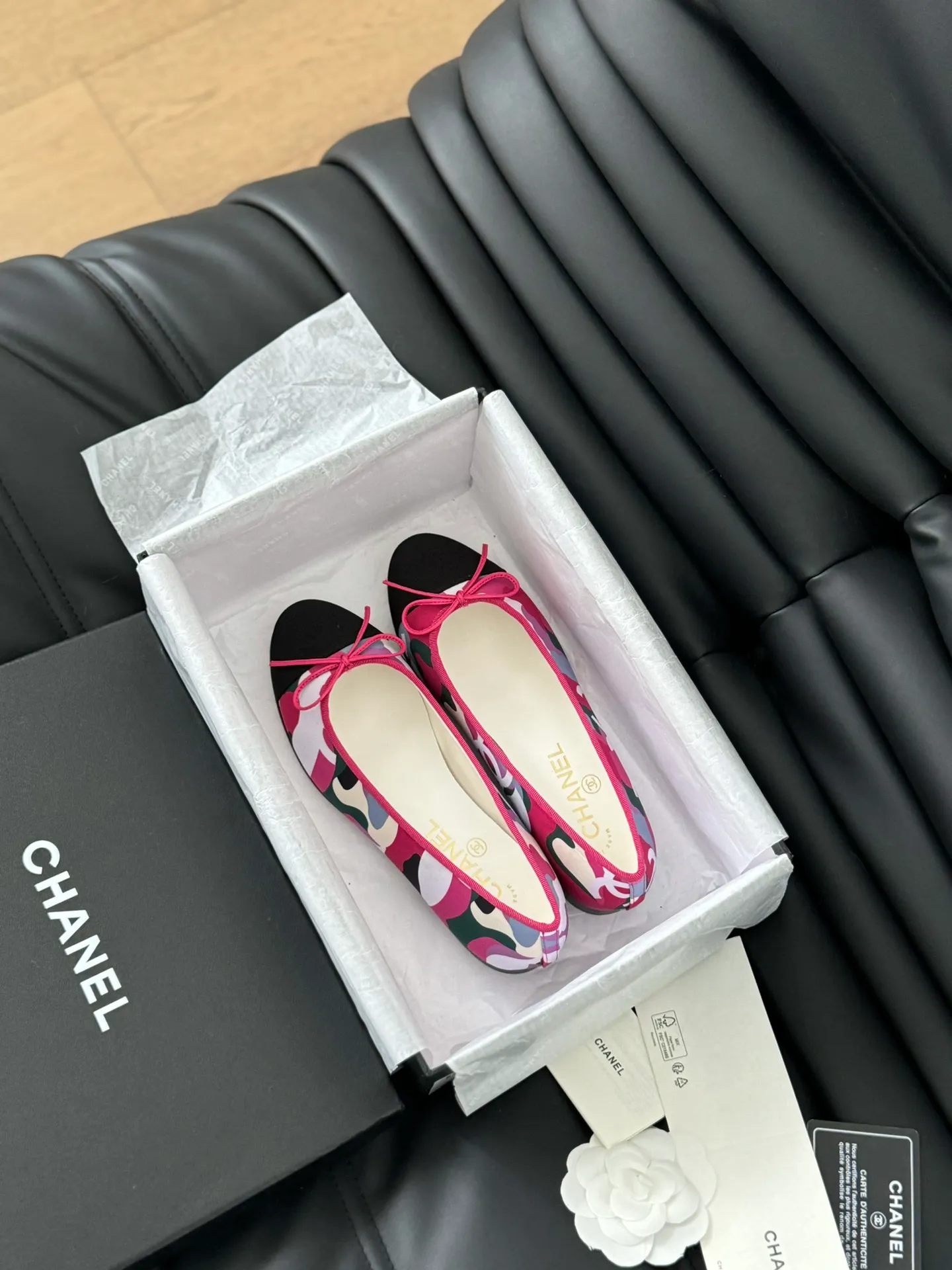 👟👟Ex-factory price 480👟👟 Purchasing-grade Chanel new color ballet shoes, original 1:1 replica, a classic among classics, perfect whether paired with trousers or skirts. The small round toe design is very good at modifying the foot shape, a must-have for little fairies! Heel height: 2.5cm Size: 35-41 (40/41/42/43 customized, non-refundable)